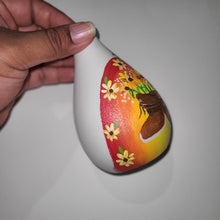 Load image into Gallery viewer, Moccasin vase